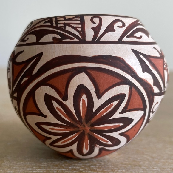 Miniature Zuni Heart Line Deer Olla - Picture 4 of 14